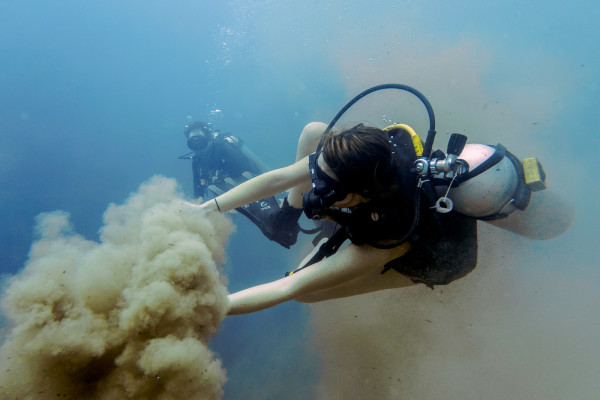 Scuba diving Coron Palawan's barracuda lake