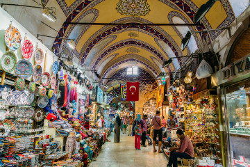 Exploring the thousands of stalls and vendors in the Grand Bazaar (Kapalıçarşı) in Istanbul Turkey