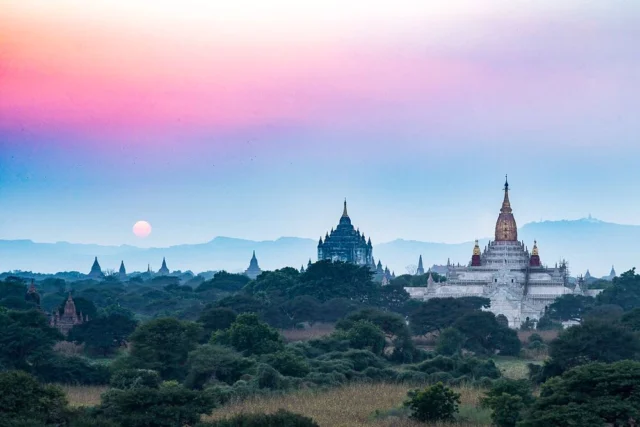 We found a closed pagoda and snuck on to the rooftop to watch the sunset. The sky was a weird hazy grey but the colors came out just at the right time. #myanmar #bagan #pagoda #sunset